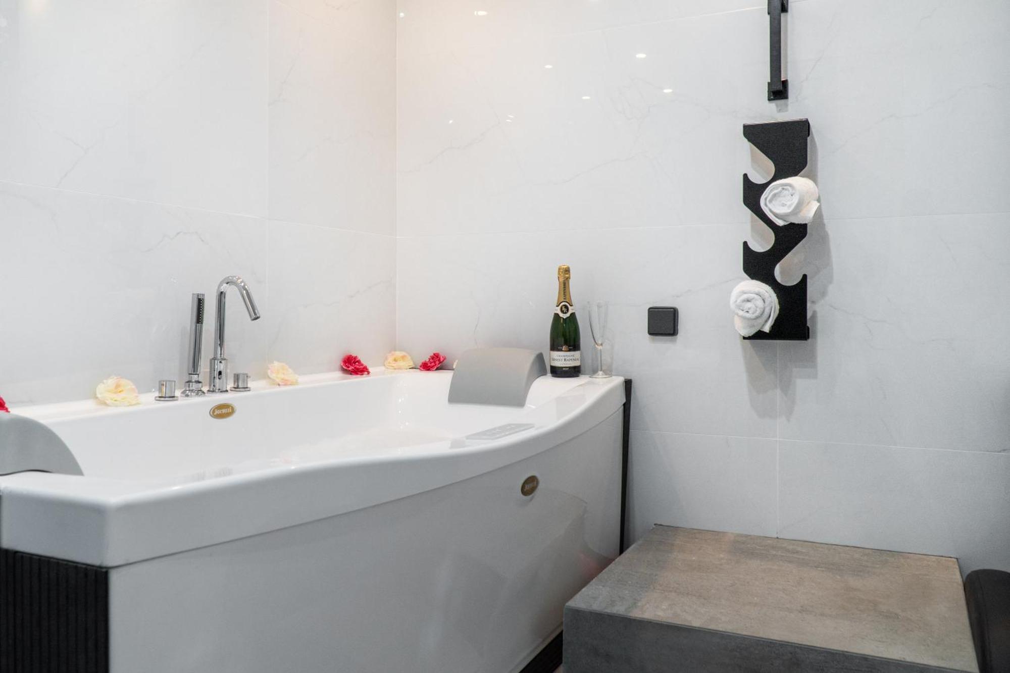 Paradise+ With Jacuzzi In The Heart Of Athens! Zewnętrze zdjęcie